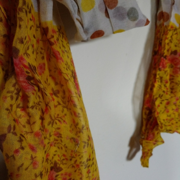 Scarf - Picture 3 of 4